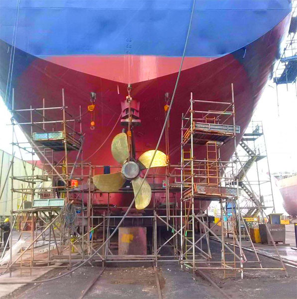 Dismantling of Propeller Blades From The Vessel