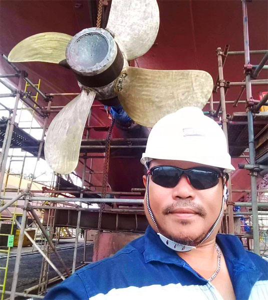 Dismantling of Propeller Blades From The Vessel