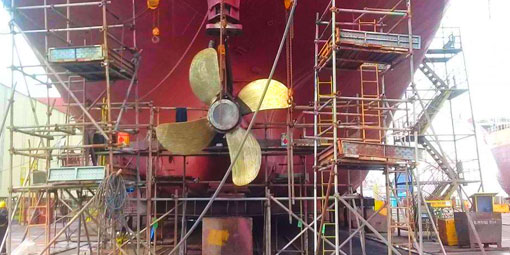 Dismantling of Propeller Blades From The Vessel