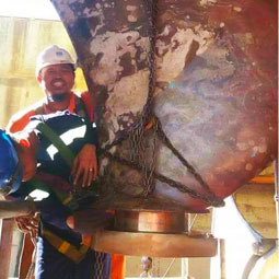 Dismantling of Propeller Blades From The Vessel